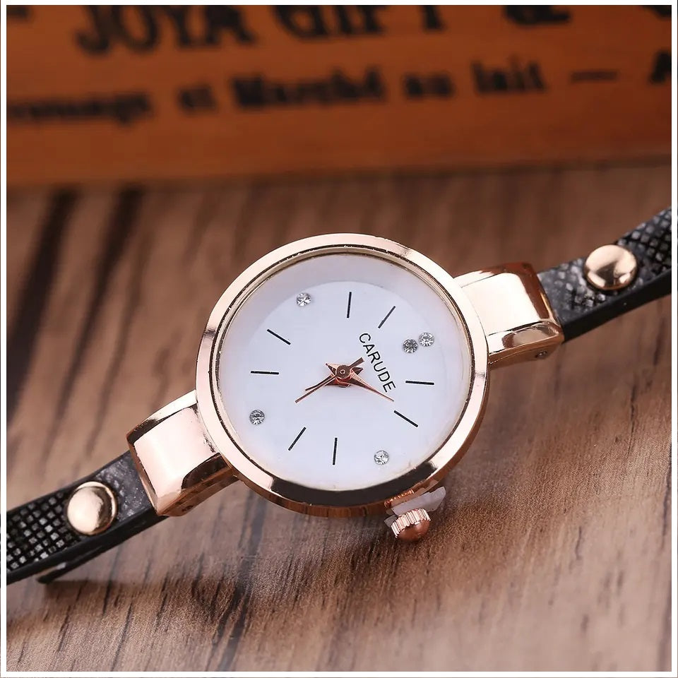 Reloj de lujo Personalizado para Mujeres con Incrustaciones y Pulsera Negro