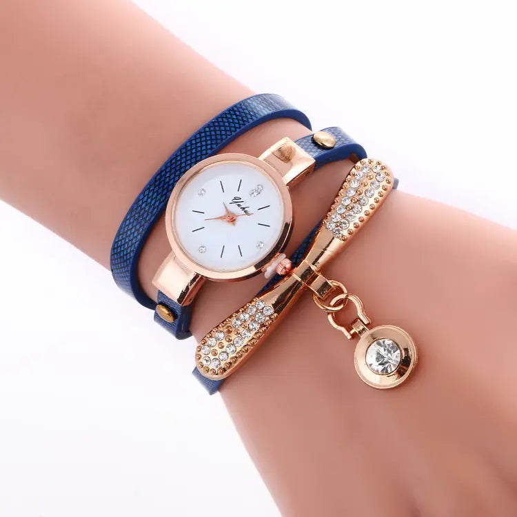 Reloj de lujo Personalizado para Mujeres con Incrustaciones y Pulsera Azul