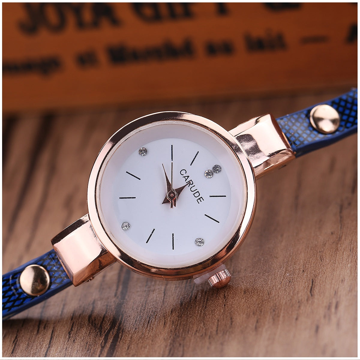 Reloj de lujo Personalizado para Mujeres con Incrustaciones y Pulsera Azul