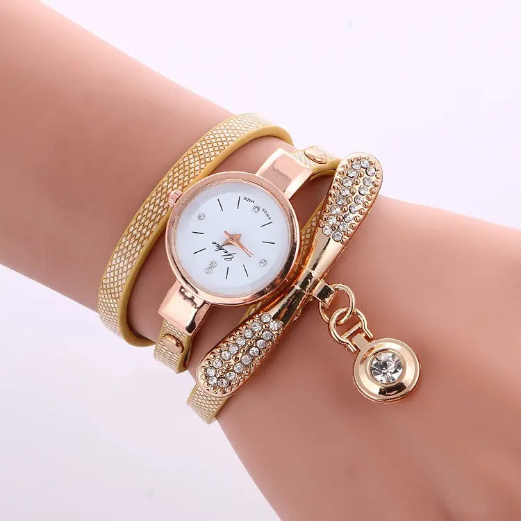Reloj de lujo Personalizado para Mujeres con Incrustaciones y Pulsera