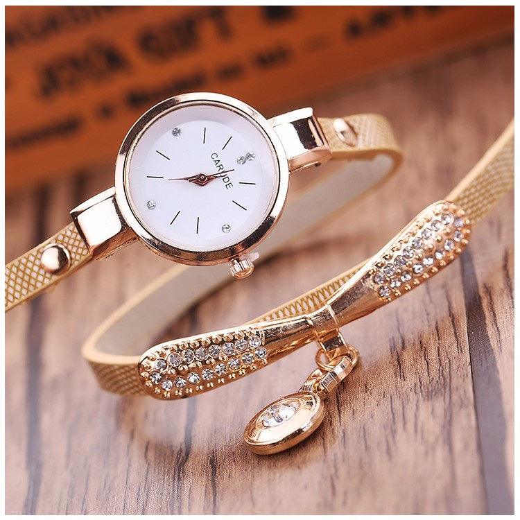 Reloj de lujo Personalizado para Mujeres con Incrustaciones y Pulsera Dorada