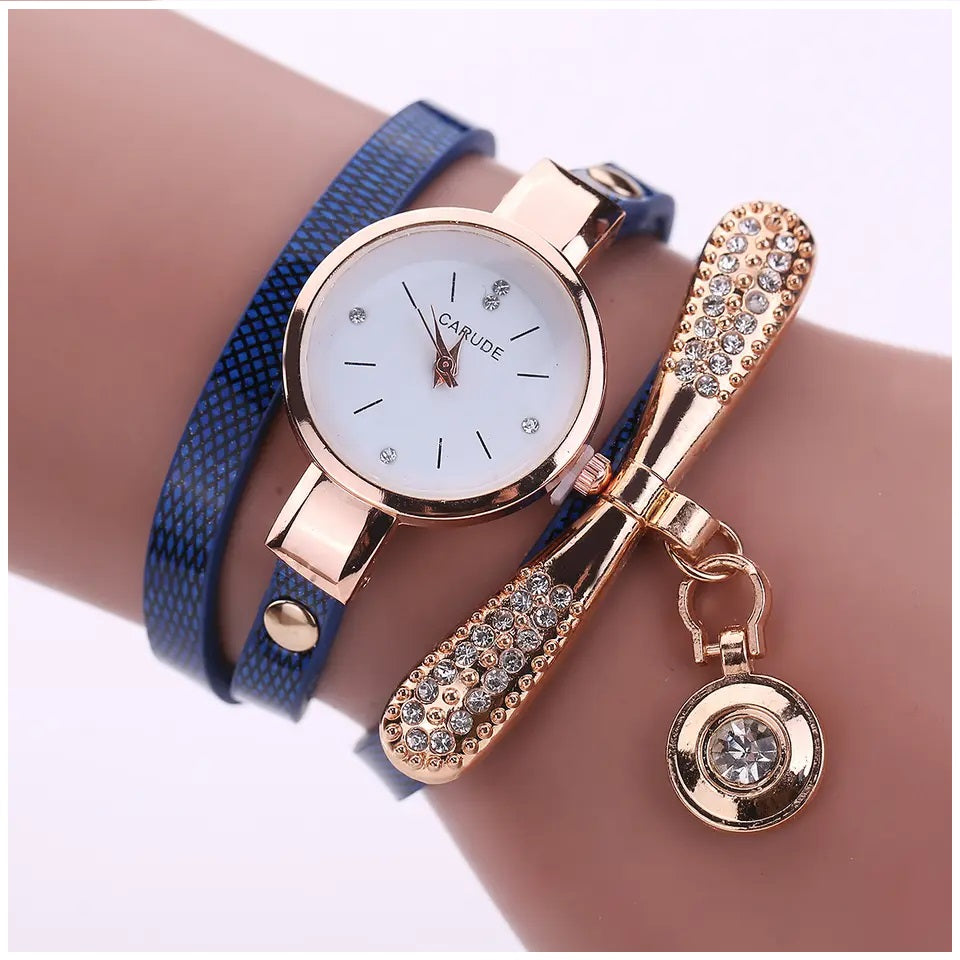 Reloj de lujo Personalizado para Mujeres con Incrustaciones y Pulsera Azul