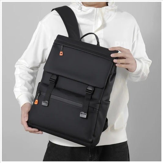 Bolso Premium Negro Resistente al Agua Puerto USB y Diseño Elegante