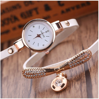 Reloj de lujo Personalizado para Mujeres con Incrustaciones y Pulsera Blanca
