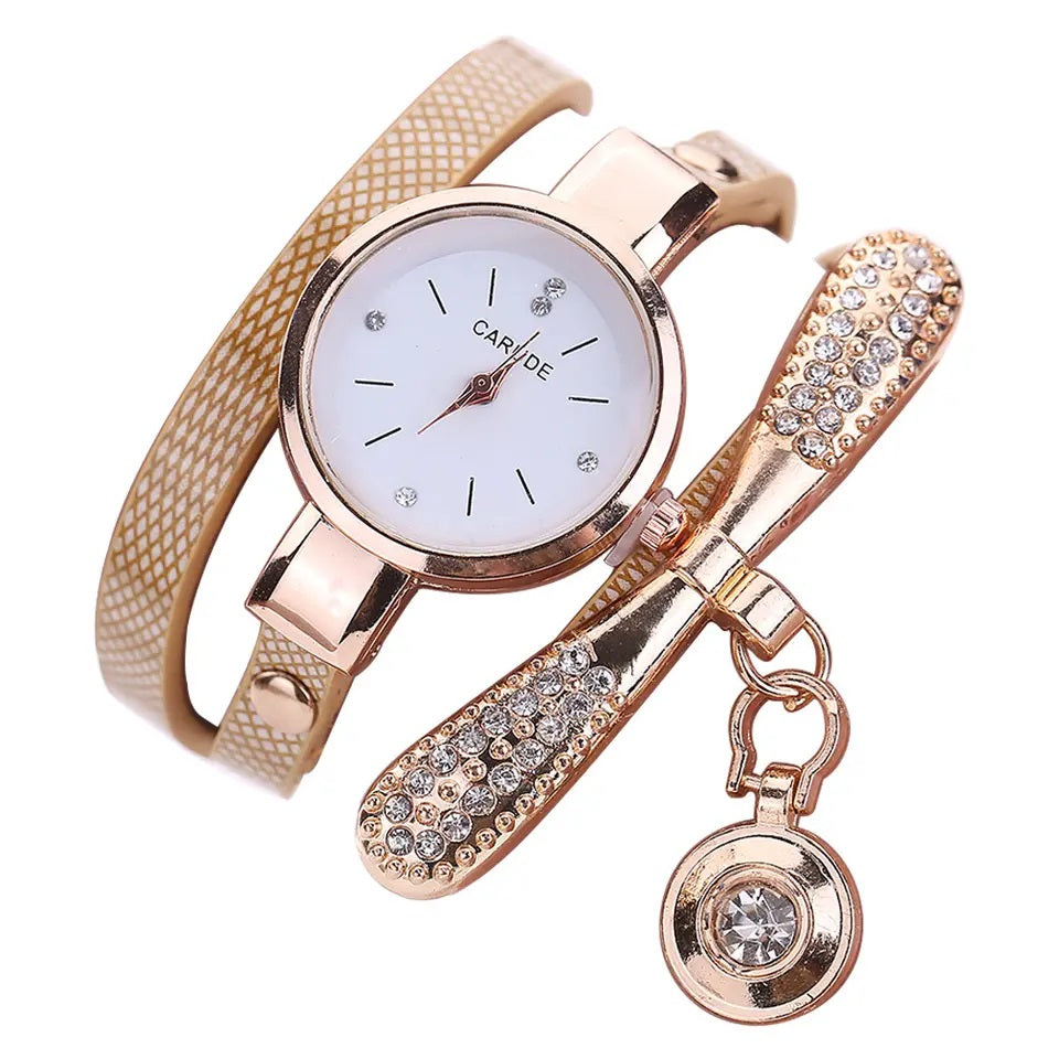 Reloj de lujo Personalizado para Mujeres con Incrustaciones y Pulsera Dorada