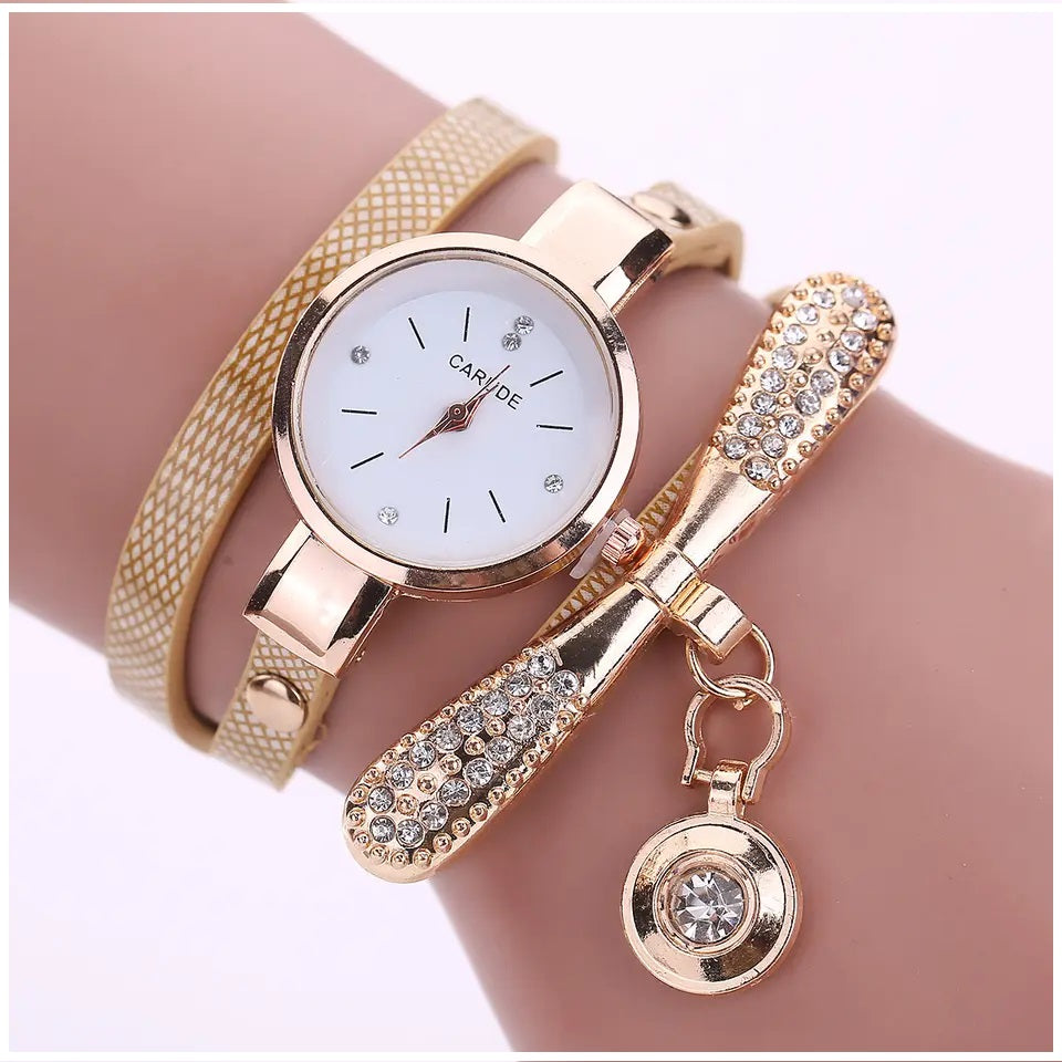 Reloj de lujo Personalizado para Mujeres con Incrustaciones y Pulsera Dorada