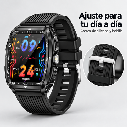 Detalle del smartwatch negro, su correa de silicona y hebilla metálica